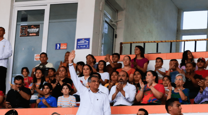 ENTRE LA ESPERANZA Y EL PASADO