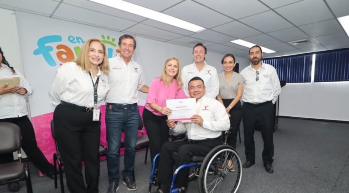 DIF y COMAPA SUR entregan constancias de curso de lenguaje de señas