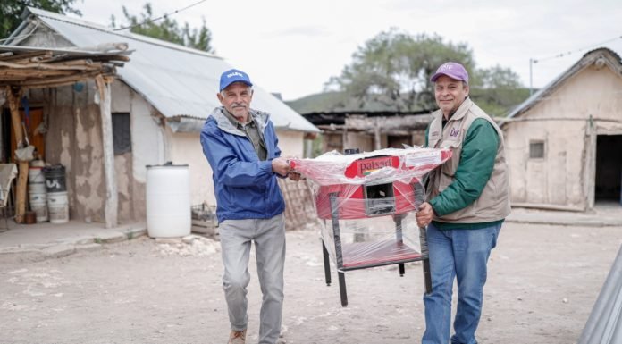 Beneficia DIF Tamaulipas a familias de San Carlos con estufas ecológicas