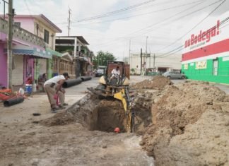 Atiende COMAPA SUR importante obra en la colonia Cárdenas González