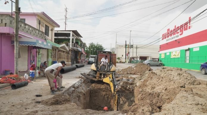 Atiende COMAPA SUR importante obra en la colonia Cárdenas González