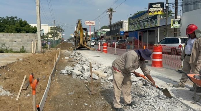 Atiende COMAPA Sur importante obra en la Avenida Monterrey