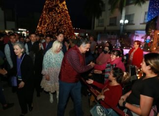 Conviven Américo y María con familias en concierto por Día de Reyes