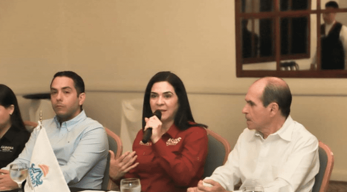 MÓNICA Y LOS EMPRESARIOS CONECTAN BIEN