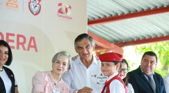 Apadrinan Américo y María a estudiantes de Xicoténcatl; presupuesto sin límites para becas