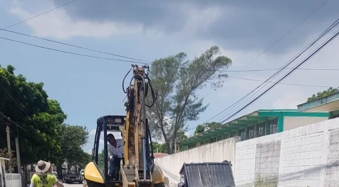 Realiza COMAPA SUR mantenimiento a red de drenaje en importante sector de Tampico