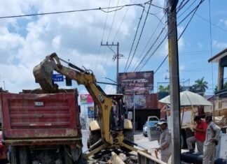 COMAPA SUR trabaja en la reposición de una línea de drenaje en importante vialidad de la ciudad