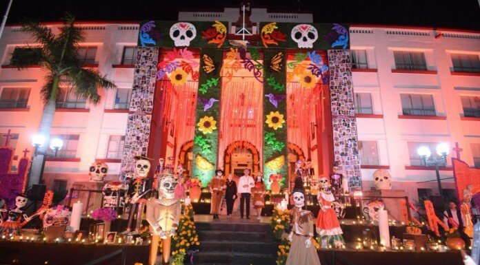 Américo y María fortalecen tradiciones del Día de Muertos en Tamaulipas