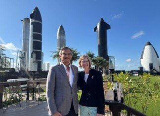 Visita gobernador Américo Villarreal empresa SpaceX en Texas