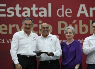 Entrega Américo Premio Estatal de Antigüedad en el Servicio Público 2024