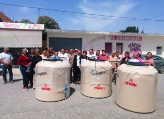 Apoya ITAVU desarrollo social con dotación de tinacos