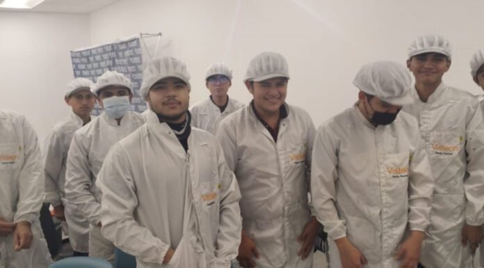 Aprenden estudiantes de la UTTN sobre procesos de manufactura automatizados en Visteon