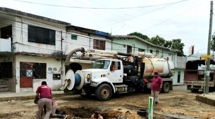 Atiende COMAPA SUR colector en importante sector de la zona norte de Tampico