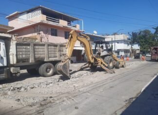 Avanza obra de rehabilitación de drenaje de COMAPA SUR en la colonia Morelos