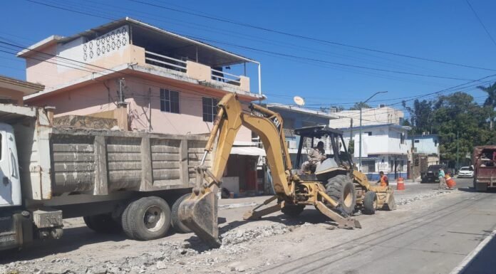 Avanza obra de rehabilitación de drenaje de COMAPA SUR en la colonia Morelos
