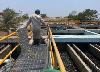 Realiza COMAPA SUR trabajos de limpieza en la planta Laguna de la Puerta