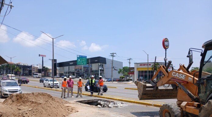 Atiende COMAPA SUR de manera oportuna hundimiento en Avenida Hidalgo