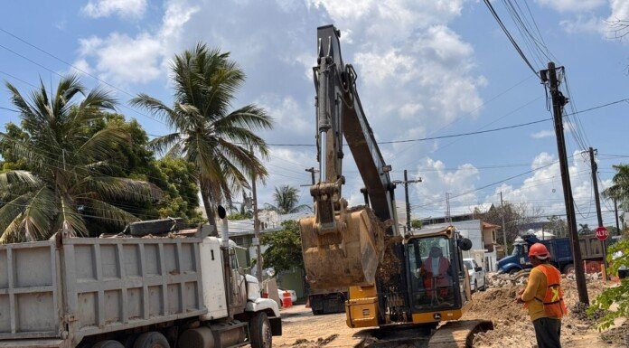 Firme avance en la reconfiguración del colector sanitario en la Unidad Nacional, a cargo de COMAPA SUR