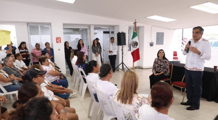 Atiende Américo demandas de las mujeres despicadoras en Tampico