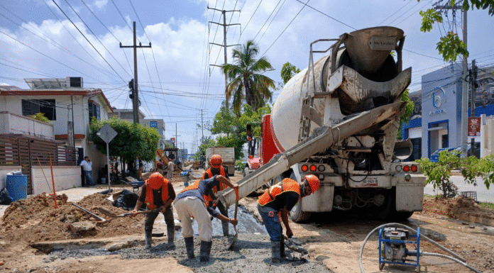 COMAPA SUR rehabilita red sanitaria y pavimenta calles en la colonia Unidad Nacional