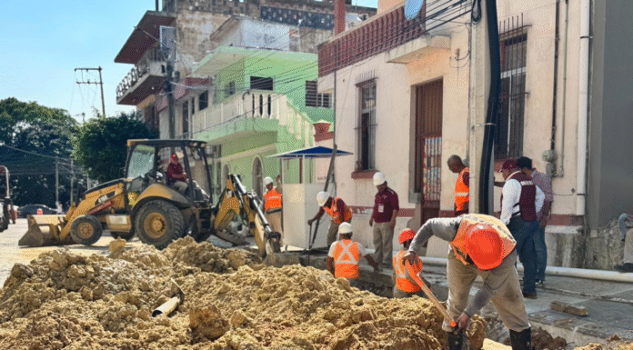 Renueva COMAPA SUR línea de agua potable en la zona centro de Tampico