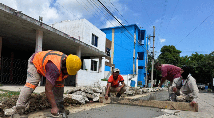 Repone COMAPA Sur pavimento en obras de drenaje en la colonia Hidalgo