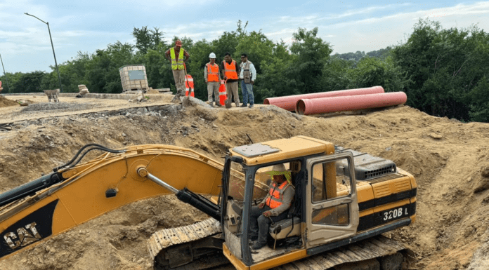 Ejecutan rehabilitación del emisor pluvial en la colonia Cascajal