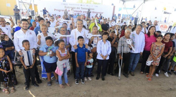 En enlace a la mañanera, presidenta Sheinbaum y Américo entregan viviendas a familias de pescadores en Tamaulipas