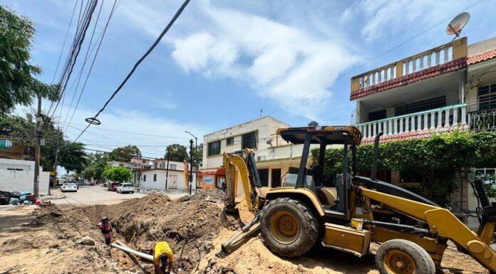 Impulsa COMAPA SUR la rehabilitación de la red sanitaria en importante sector de Tampico