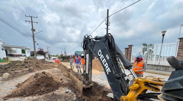 COMAPA SUR rehabilita línea general de drenaje en zona de alta afluencia vehicular y comercial