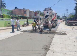 Avanzan trabajos de reposición de pavimento en punto afectado por socavón en la colonia Enrique Cárdenas González