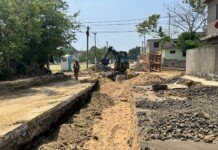 Continúan trabajos de rehabilitación de colector sanitario en la colonia Solidaridad, Voluntad y Trabajo