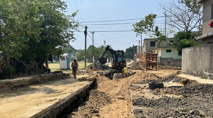 Continúan trabajos de rehabilitación de colector sanitario en la colonia Solidaridad, Voluntad y Trabajo