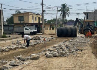 Continúan trabajos de reposición sanitaria en el norte de Tampico; obra registra importante avance